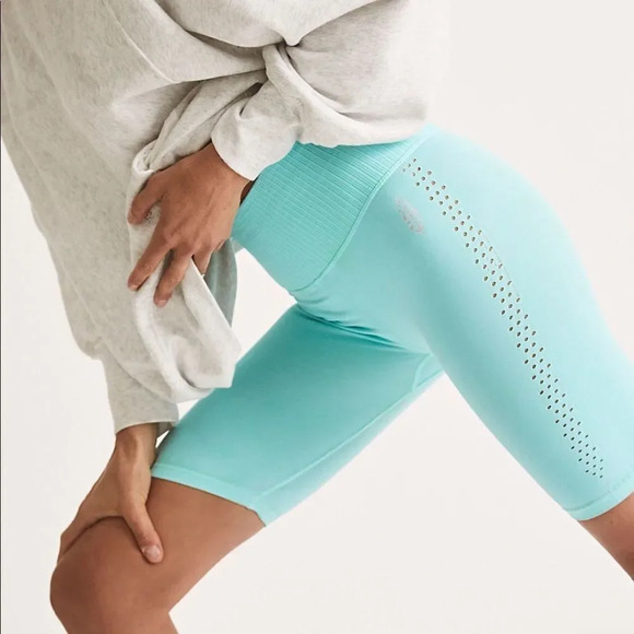 NWOT! FP FREE PEOPLE MOVEMENT Good Karma Bike Shorts - Picture 1 of 10